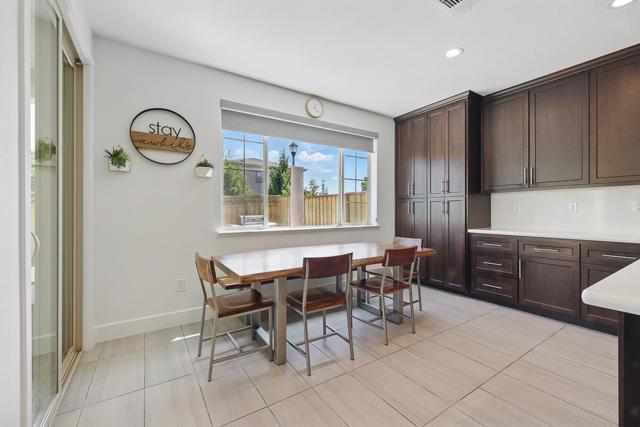 410 E Redberry Place, Mountain House CA: https://media.crmls.org/mediaz/f6f24a15-87ff-41e3-b045-d84114a015e2.jpg