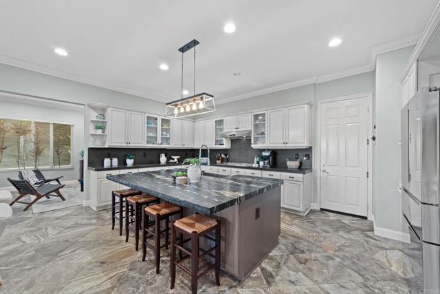 Detail Gallery Image 14 of 62 For 2216 Blossom Hill Ln, Escondido,  CA 92029 - 5 Beds | 4/1 Baths