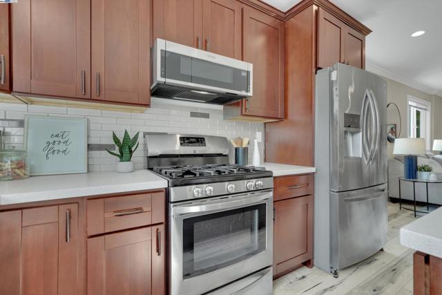 4433 Fair Ave, Oakland CA: https://media.crmls.org/mediaz/f6f30ade-6155-4673-ba3c-9900fa8c719b.jpg