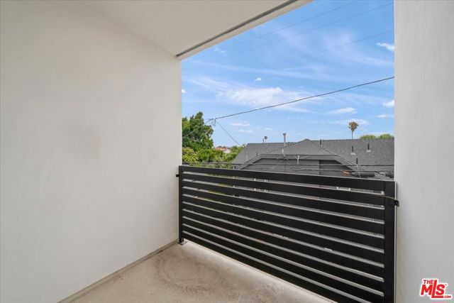 4922 S Centinela Avenue, Los Angeles CA: https://media.crmls.org/mediaz/f6f31020-4e4c-4a49-a7f2-e21825139657.jpg