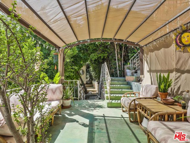 6921 Paseo Del Serra Drive, Los Angeles CA: https://media.crmls.org/mediaz/f6f31b38-d07e-4e90-8e84-00d98661f2b8.jpg