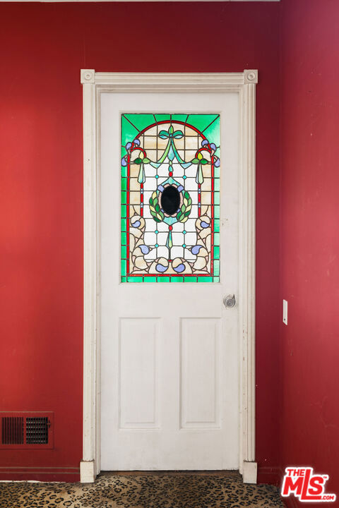 https://media.crmls.org/mediaz/f6f34e62-c9d2-4c29-9908-d302e2f7e332.jpg?preset=X-Large