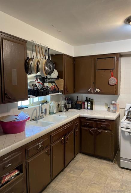 1276 E Johnston Ave, Hemet CA: https://media.crmls.org/mediaz/f6f46c9c-1ac8-4aaf-a60c-658038fb5535.jpg