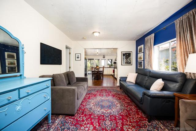 405 Langley St, San Diego CA: https://media.crmls.org/mediaz/f6f49109-2b8d-4159-b1fe-31cdee67a2b4.jpg