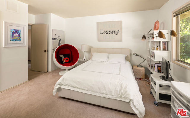 11556 Bellagio Road, Los Angeles CA: https://media.crmls.org/mediaz/f6f4c3be-9fb8-431b-bb6b-08c3eb075de7.jpg