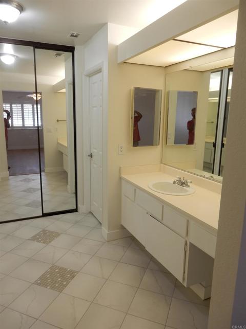 Detail Gallery Image 13 of 17 For 6540 Paseo Adelante, Carlsbad,  CA 92009 - 3 Beds | 2 Baths