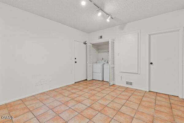 Detail Gallery Image 26 of 33 For 21931 Burbank Bld #5,  Los Angeles,  CA 91367 - 3 Beds | 2/1 Baths