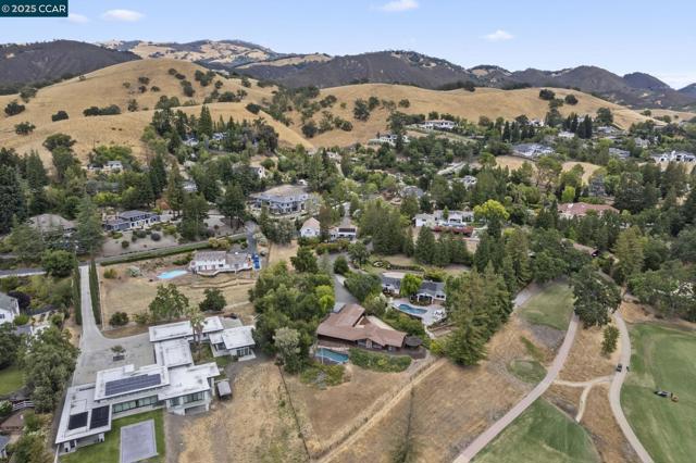 47 Bella Vista Ct, Diablo CA: https://media.crmls.org/mediaz/f6f66097-3445-42e1-83d5-7ce8e96ff1e7.jpg