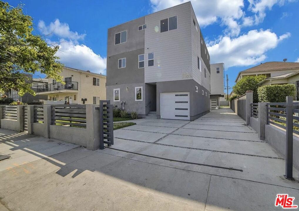 2303 Hauser Boulevard