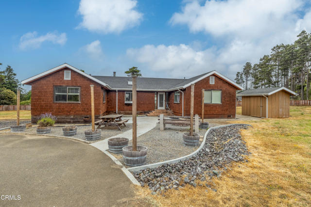 32500 Gibney Lane, Fort Bragg CA: https://media.crmls.org/mediaz/f6f7c304-091f-4717-9a76-96ff8b02cf02.jpg