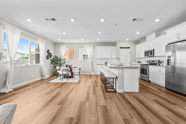 Detail Gallery Image 11 of 72 For 1856 Focus Dr, Chula Vista,  CA 91915 - 4 Beds | 3/1 Baths