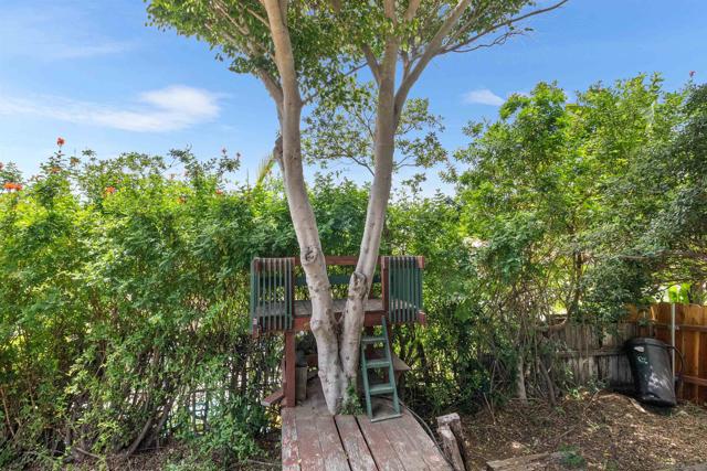 719 Marsolan Ave, Solana Beach CA: https://media.crmls.org/mediaz/f6f9445c-4bfc-484b-8d85-a60873de132f.jpg
