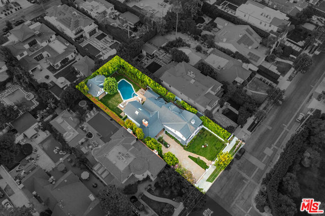 10445 Valley Spring Lane, Toluca Lake CA: https://media.crmls.org/mediaz/f6f9b730-8e03-491b-a487-033b5fe65c52.jpg