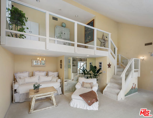11818 Laurel Hills Road, Studio City CA: https://media.crmls.org/mediaz/f6f9c5ad-1e7d-4e5e-8055-7d91984ea615.jpg