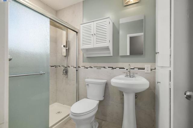 456 Custer Rd, Hayward CA: https://media.crmls.org/mediaz/f6fa2844-ca48-41e2-bf7a-936f28c7c329.jpg