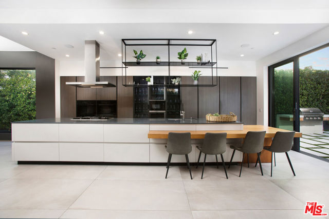 4527 Simpson Avenue, Studio City CA: https://media.crmls.org/mediaz/f6fa3540-e155-4d18-8eae-f9b5bb96749d.jpg