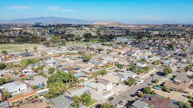 1173 Oasis Ave, Chula Vista CA: https://media.crmls.org/mediaz/f6fa5099-6caf-4b49-8973-afee1ff1fe7b.jpg