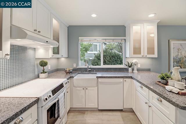 Image 13 of 58 For 925 Terra California Dr  6