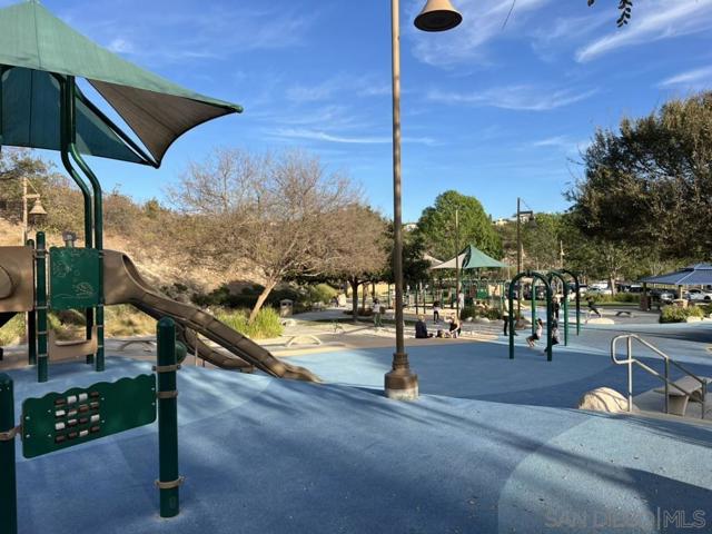 2362 Altisma Way, Carlsbad CA: https://media.crmls.org/mediaz/f6fac955-3261-41da-816e-24eb9c1ce0d5.jpg