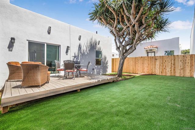 1817 19 Sunset Cliffs Blvd, San Diego CA: https://media.crmls.org/mediaz/f6faec23-f95e-476e-973c-ef1514e7ce7f.jpg