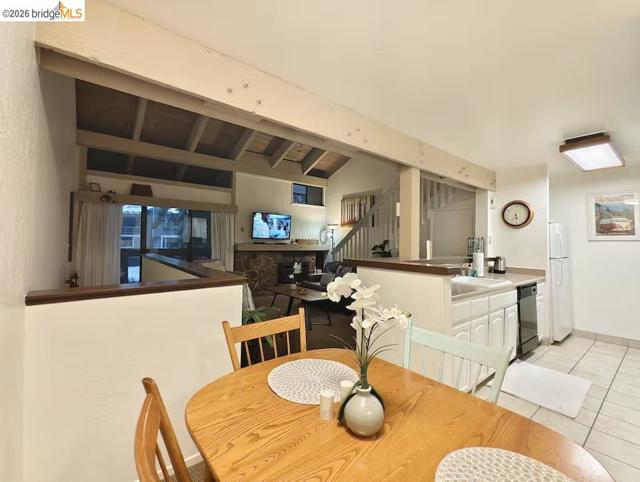 3535 Lake Tahoe Blvd, South Lake Tahoe CA: https://media.crmls.org/mediaz/f6fbbd61-4f1a-44f4-9571-d44acacf2dc9.jpg