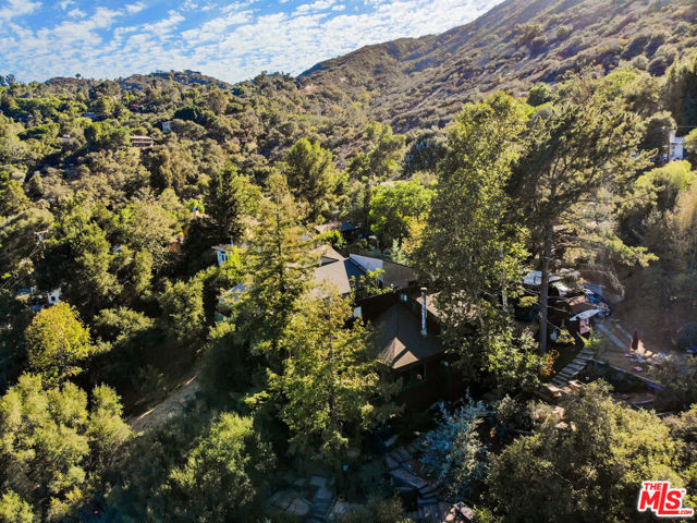 730 Basin Drive, Topanga CA: https://media.crmls.org/mediaz/f6fc293e-c2f9-4db0-bc5c-49f06789fe11.jpg
