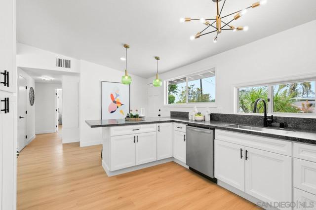 6373 Lake Albano Ave, San Diego CA: https://media.crmls.org/mediaz/f6fc2e39-8fe7-4d72-8921-dbcd3bdb4e28.jpg