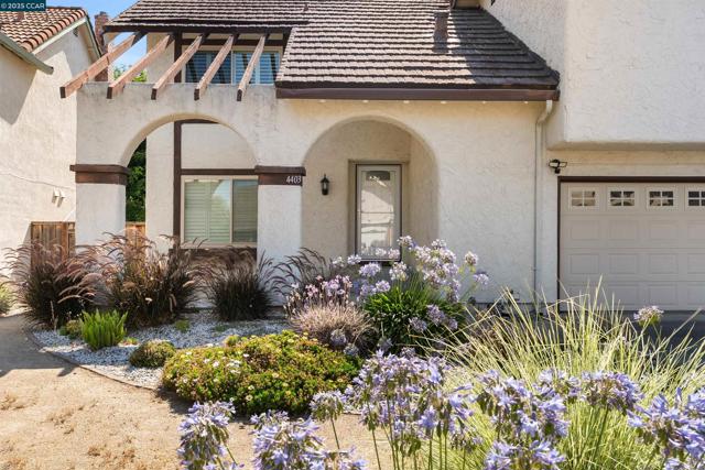 4403 Winterberry Ct, Concord CA: https://media.crmls.org/mediaz/f6fc5634-6742-4b45-99f9-8e59fc1524ce.jpg