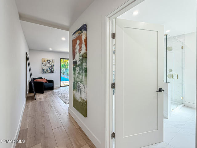 7530 Gaviota Avenue, Lake Balboa CA: https://media.crmls.org/mediaz/f6fcaf53-b50e-4b2a-93e4-b23a5630f31b.jpg