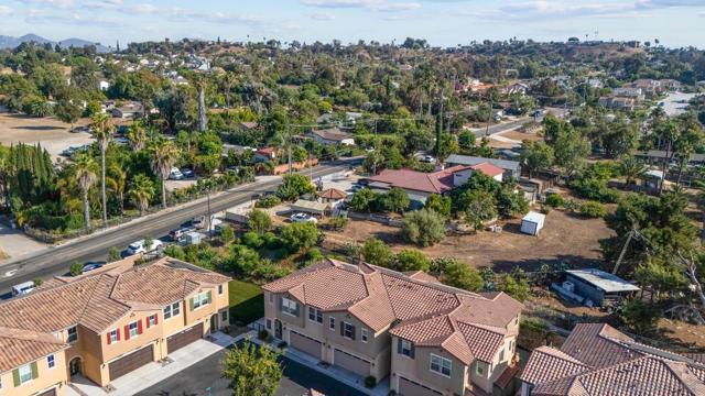3135 Linwood St, Vista CA: https://media.crmls.org/mediaz/f6fcbc37-f525-4da5-b50f-7c6ada840c50.jpg