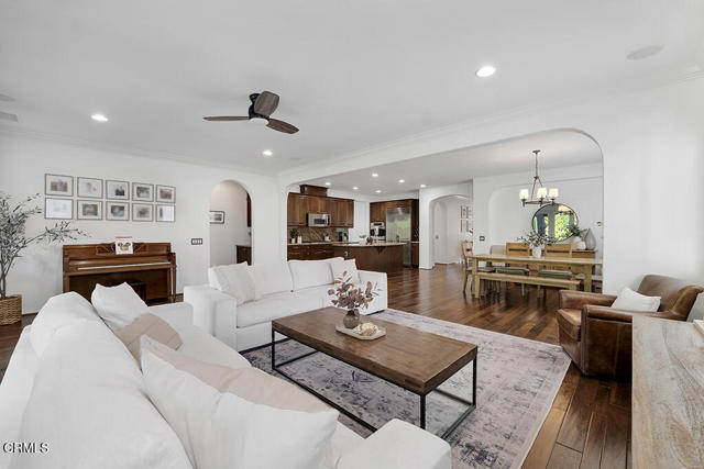 11806 Ricasoli Way, Porter Ranch CA: https://media.crmls.org/mediaz/f6fcd326-4c90-404f-8bb2-6c147170f3b0.jpg