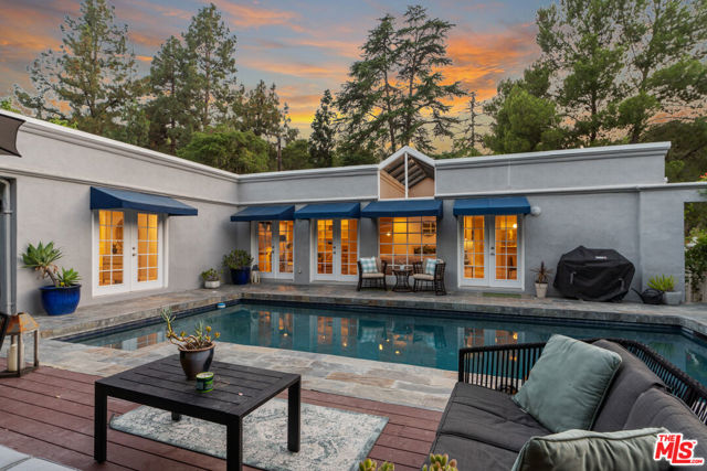 3564 Summerfield Drive, Sherman Oaks CA: https://media.crmls.org/mediaz/f6fe30cc-e893-45cb-adaf-4ec748057f71.jpg
