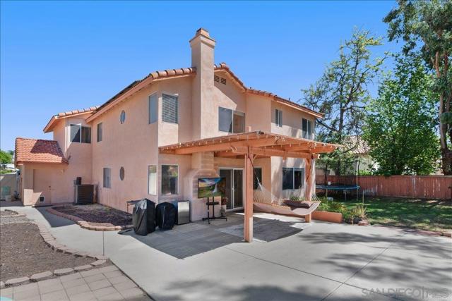39201 Dovetree Drive, Murrieta CA: https://media.crmls.org/mediaz/f6fecb1c-f445-45db-b299-1d6200cc9a8d.jpg