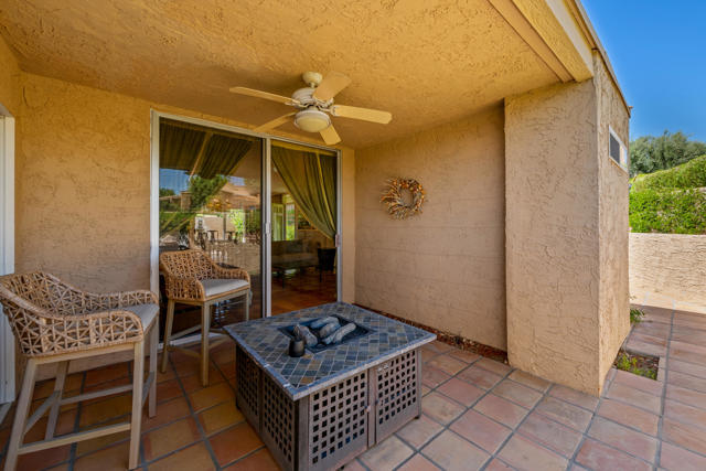 73438 Foxtail Lane, Palm Desert CA: https://media.crmls.org/mediaz/f6fed640-e440-43ec-a0ca-3a354ae5bc78.jpg