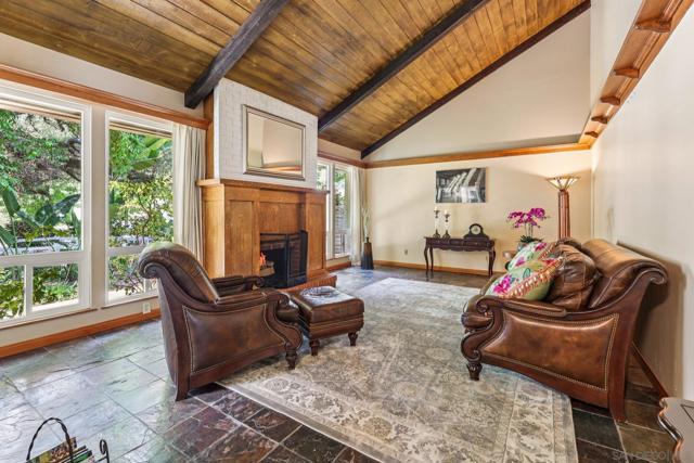 2807 Carlton Way, Fallbrook CA: https://media.crmls.org/mediaz/f6feea99-cb7b-44d5-80a9-51e3654410b7.jpg