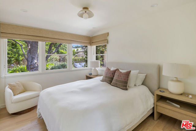 13214 Riviera Ranch Road, Los Angeles CA: https://media.crmls.org/mediaz/f6ff02ab-22af-420f-9c28-5f1c7b578cbe.jpg