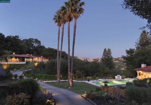 42 Tappan Ln, Orinda CA: https://media.crmls.org/mediaz/f6ff558a-c674-4e94-8a82-c4196997b597.jpg
