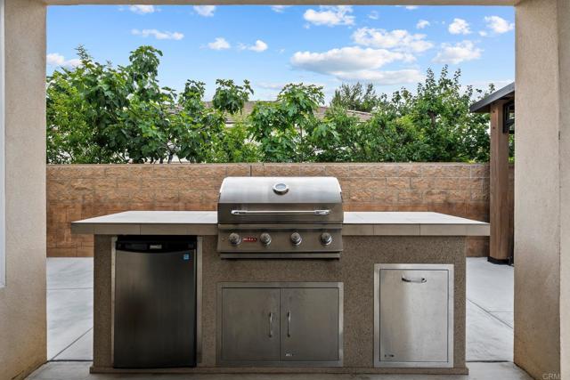 40359 Heirloom Court, Murrieta CA: https://media.crmls.org/mediaz/f6ff672e-bd88-4171-8ae3-56a669dc1660.jpg