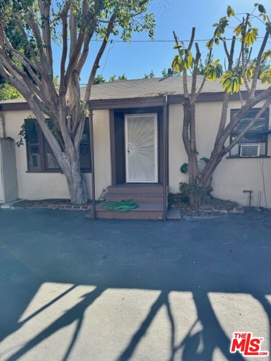 8732 Dorrington Avenue, West Hollywood CA: https://media.crmls.org/mediaz/f7007c7d-4617-4a49-8ff9-a54e425ff605.jpg