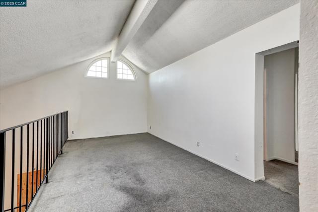 1069 16Th St, Oakland CA: https://media.crmls.org/mediaz/f700aef0-cd91-4f54-9d37-e598d0bba471.jpg