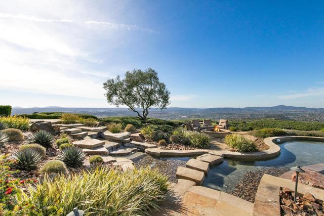 15707 Blue Crystal Trl, Poway CA: https://media.crmls.org/mediaz/f700d9a3-6a11-4a36-a23f-87bd9eb4f6d3.jpg