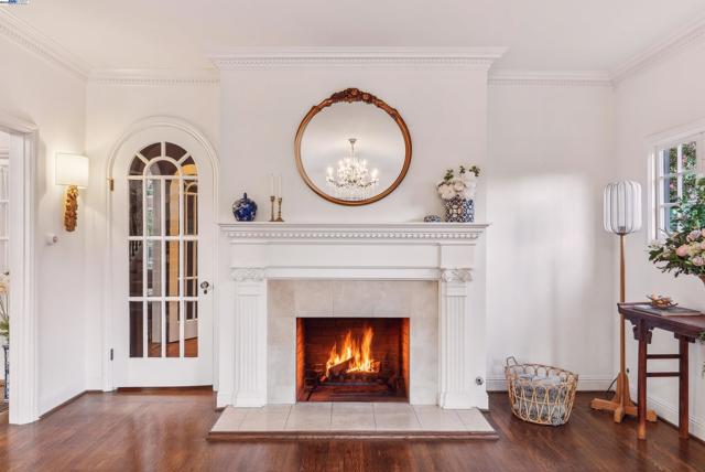Image 4 of 59 For 806 Northvale Rd