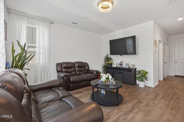 Detail Gallery Image 11 of 45 For 275 Fuerte Dr, Santa Paula,  CA 93060 - 4 Beds | 3 Baths