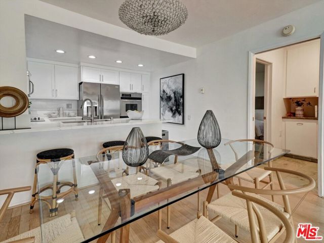 18111 Coastline Drive, Malibu CA: https://media.crmls.org/mediaz/f701a191-ff90-4117-91a6-e35ad2e9bd49.jpg