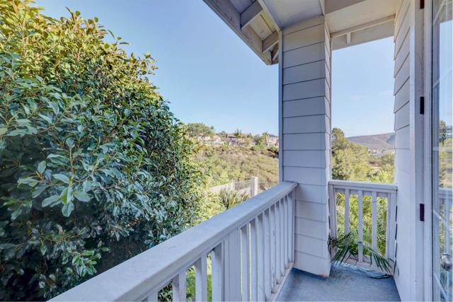 1649 Portside Place, San Marcos CA: https://media.crmls.org/mediaz/f701ed5b-99ce-49b4-85dd-1d4df088ba2f.jpg