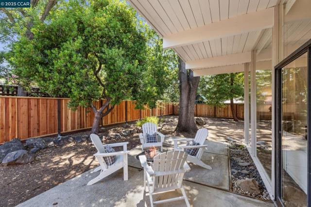 243 Santa Fe Dr, Walnut Creek CA: https://media.crmls.org/mediaz/f70212b1-e9df-428a-a3f2-ca7c5ba4bc00.jpg