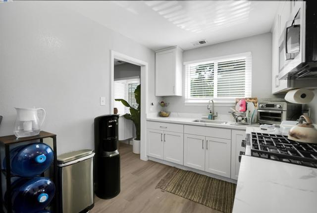 21926 Victory Dr, Hayward CA: https://media.crmls.org/mediaz/f702be01-9eea-479b-acdd-f0e9f0db5aaa.jpg