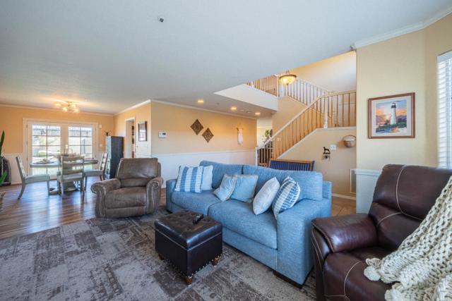 148 Greenbriar Way, Salinas CA: https://media.crmls.org/mediaz/f7031cce-337a-477a-936c-ccc089c9c5a4.jpg