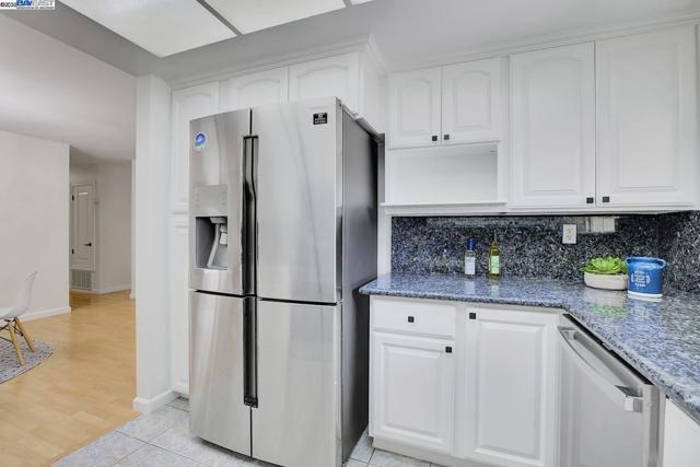 40652 Encanto Way, Fremont CA: https://media.crmls.org/mediaz/f7035756-1fae-4d82-811e-2019efe5a706.jpg