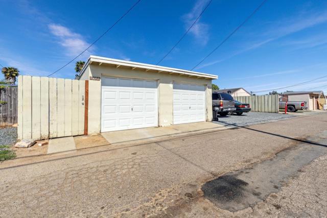 4440 42 Clairemont Dr, San Diego CA: https://media.crmls.org/mediaz/f7043084-1b16-46ba-aed1-bfc334d91486.jpg